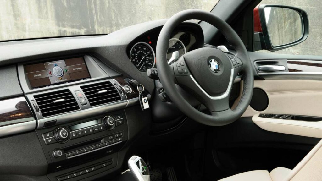 BMW-X5-X6-rhd-ventilator-fire