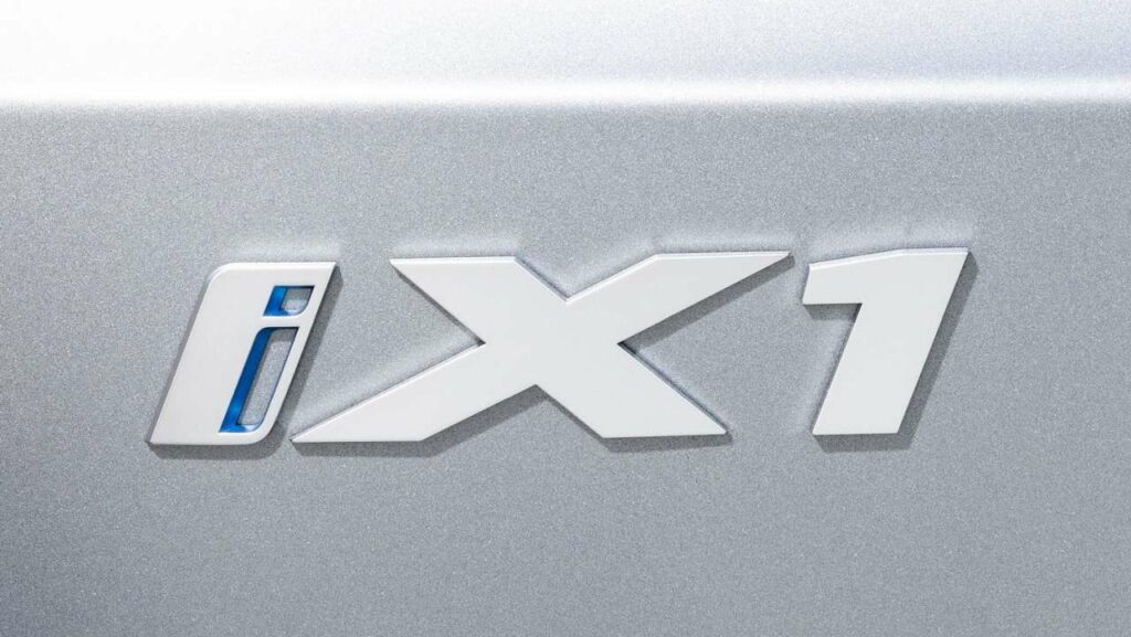 BMW-iX1-2023-loss-drive