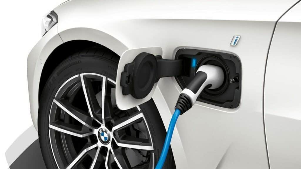 BMW-phev-plug-in-hybrid-recall-fire