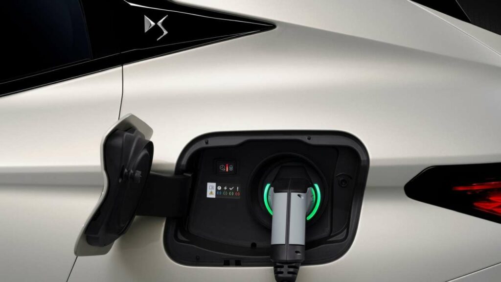 DS-4-2023-charging-cable-kba