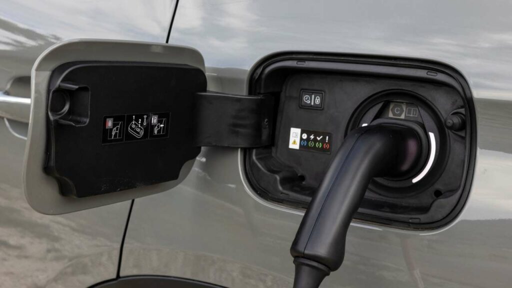 DS7-Hybrid-battery-fire