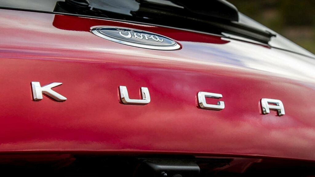 Ford-Kuga-Porsche-Cayenne-fire-risk