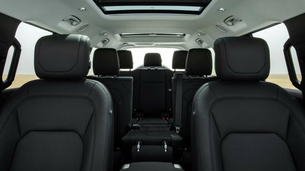 Land-Rover-Defender-backrests-lock