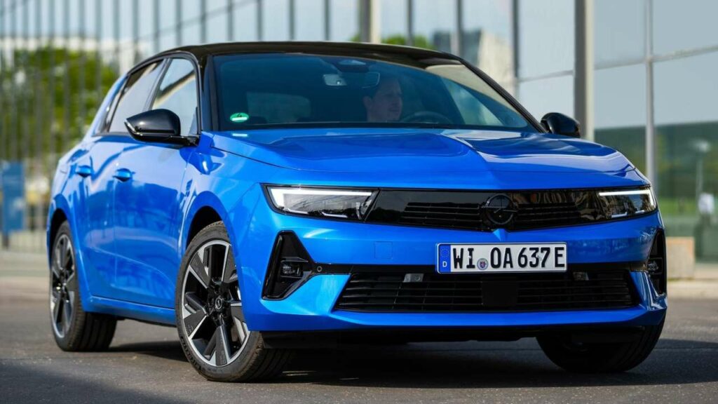 Opel-Astra-Electric-rolling-opposite-direction-kba