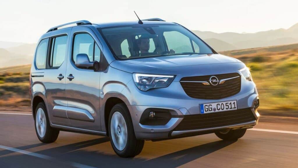 Opel-Combo-2021-Lane-Keeping-Assist
