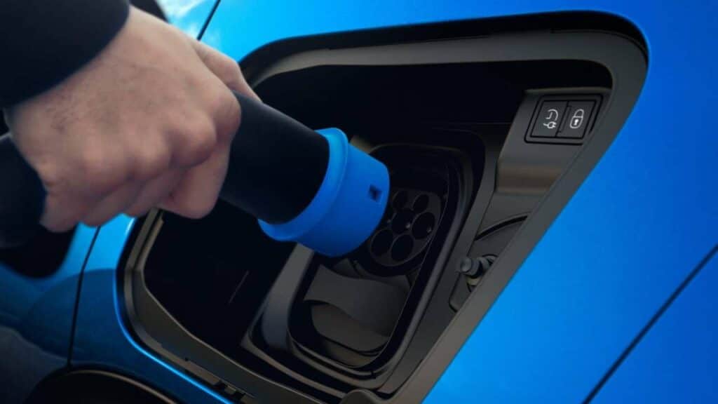 Peugeot-e-2008-drive-lost