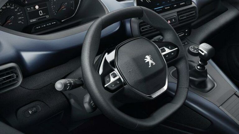 Peugeot-steering-failure-scaled-1