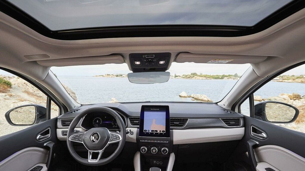 Renault-Captur-panorama-glass-sunroof