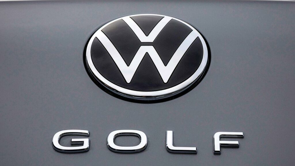 VW-Golf-8-2020-recall-e-call-audi-oil-leak