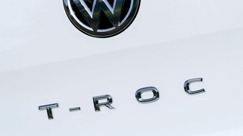 Volkswagen-T-Roc-2018-recall-headrest-1