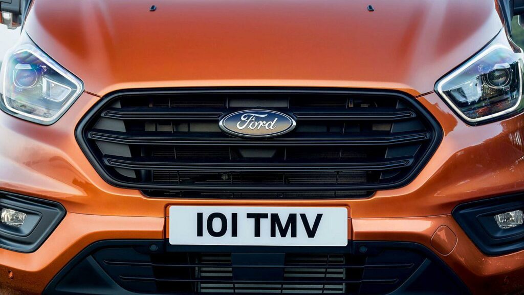 ford-transit-custom-mitsubishi-outlander