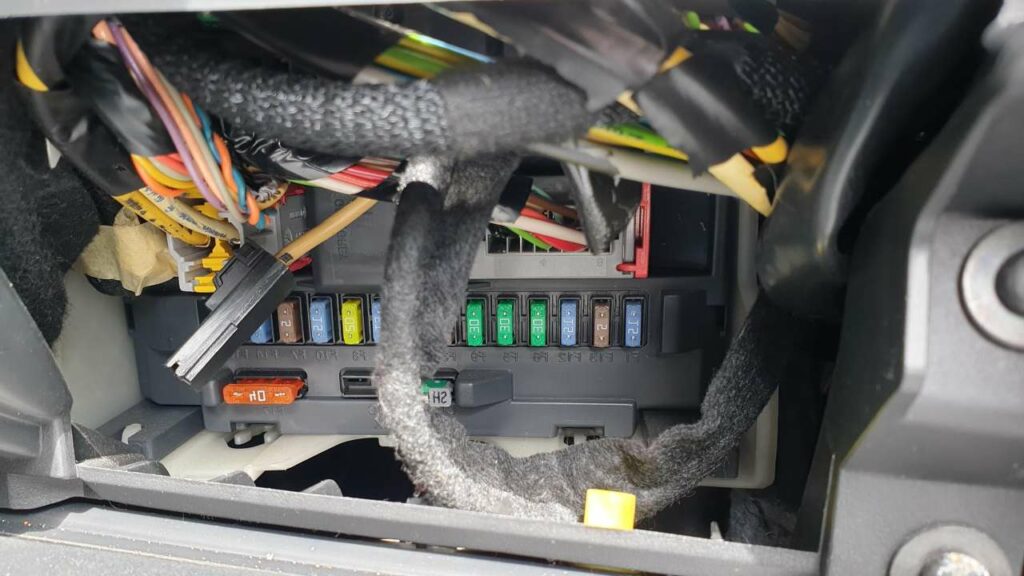 peugeot-fuse-box