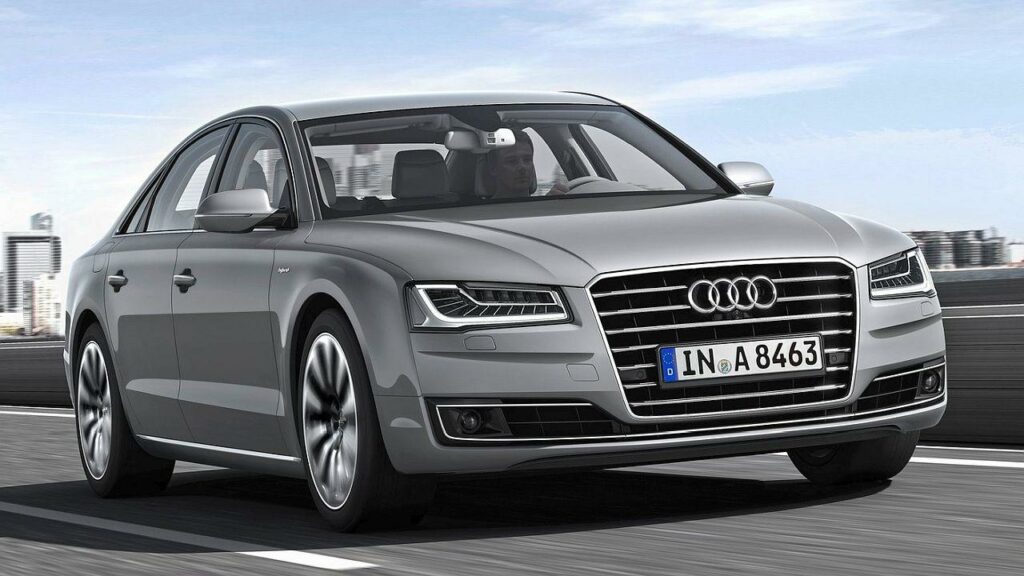 Audi-A8-2014-fire