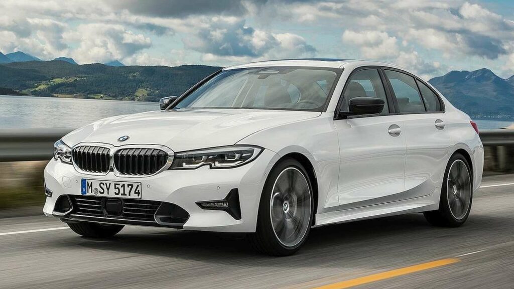 BMW-3-Series-2021-seatbelt