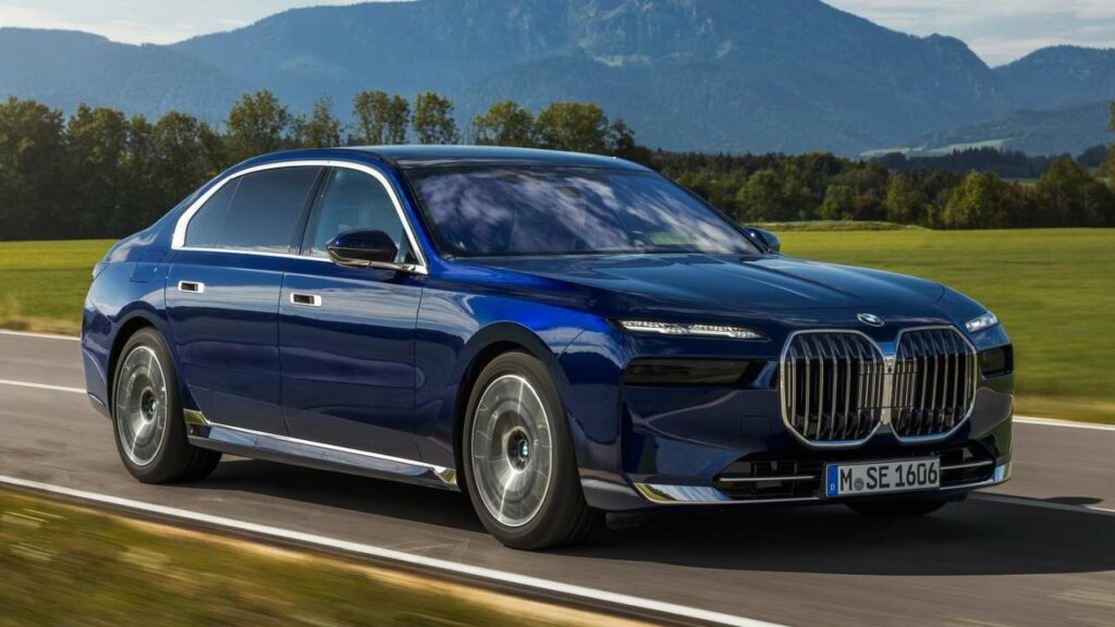 BMW-7-Series-2023-welding-front-seat