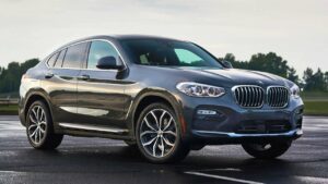 BMW-X4-2023-steering
