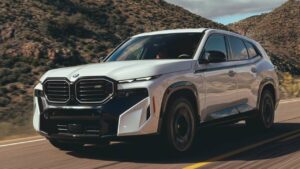 BMW-XM-2023-knee-airbag