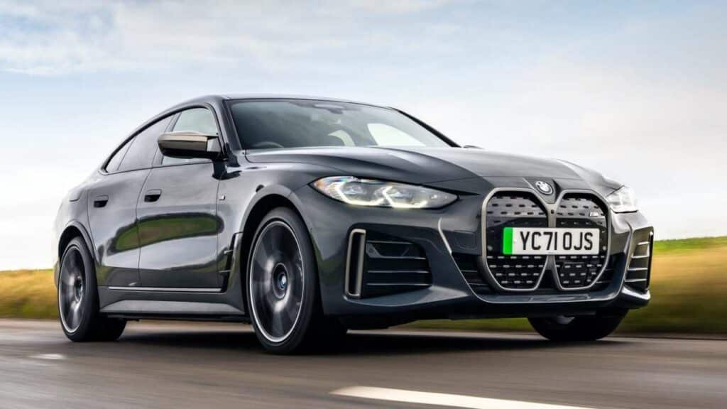 BMW-i4-2022-seat-belt-retractor