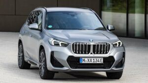 BMW-iX1-2022-driver-airbag