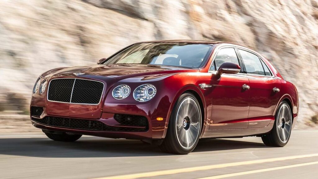 Bentley-Flying-Spur-2018-water-pump-fire