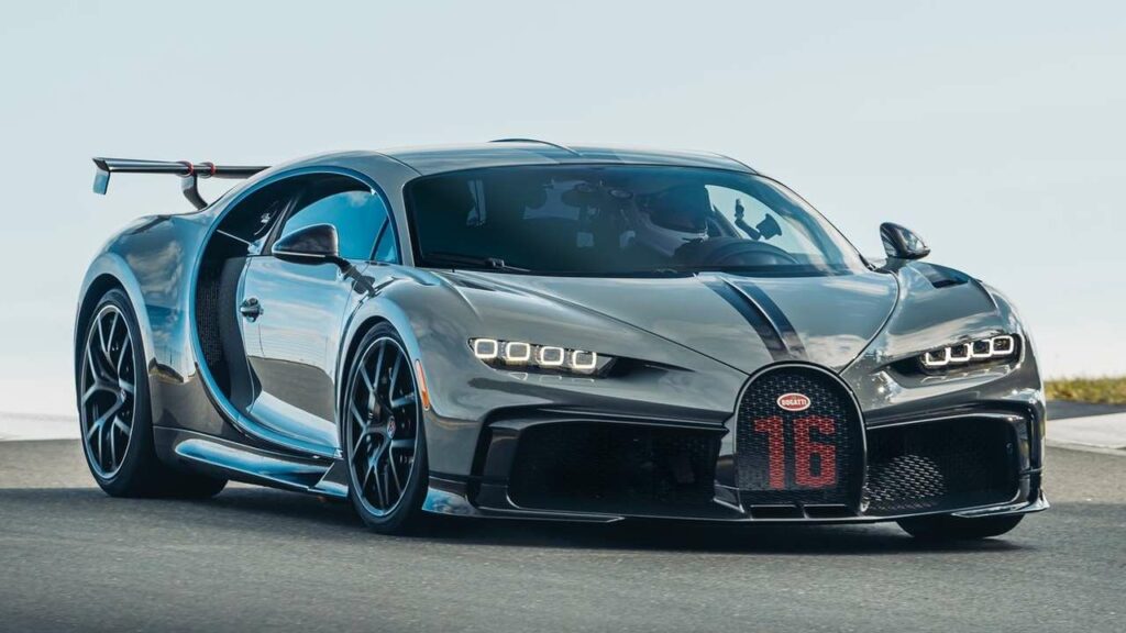 Bugatti-Chiron-Pur-Sport-2021-tyres