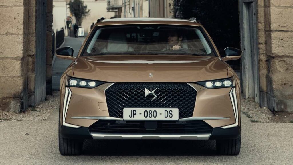 DS-4-2023-charging-cable