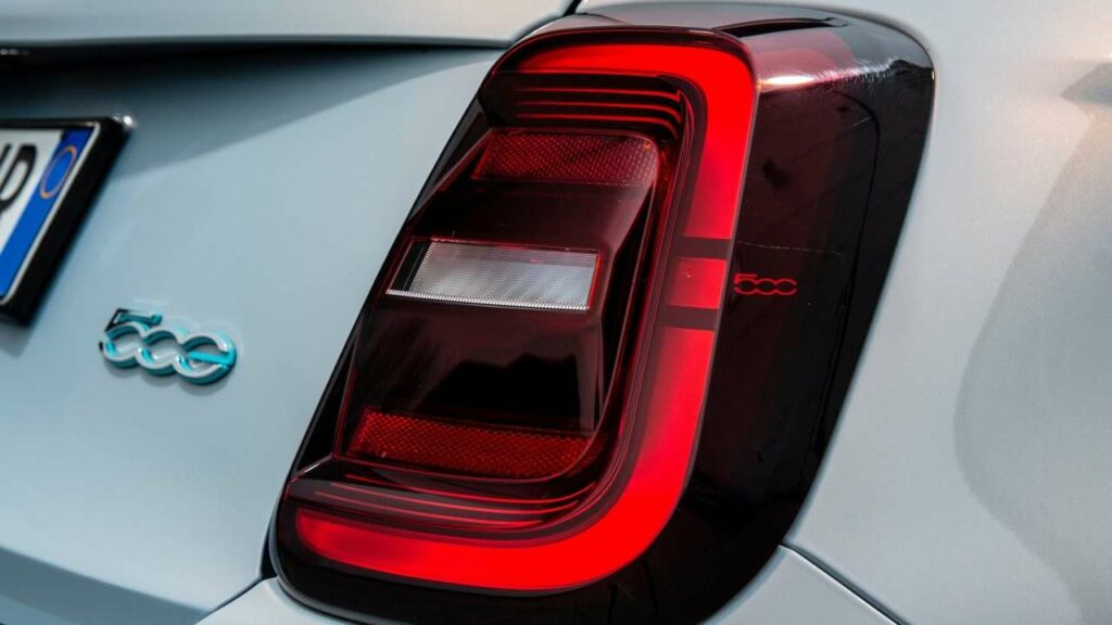 Fiat-500-reversing-light-kba