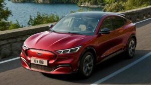 Ford-Mustang-Mach-E-2021-glass-roof
