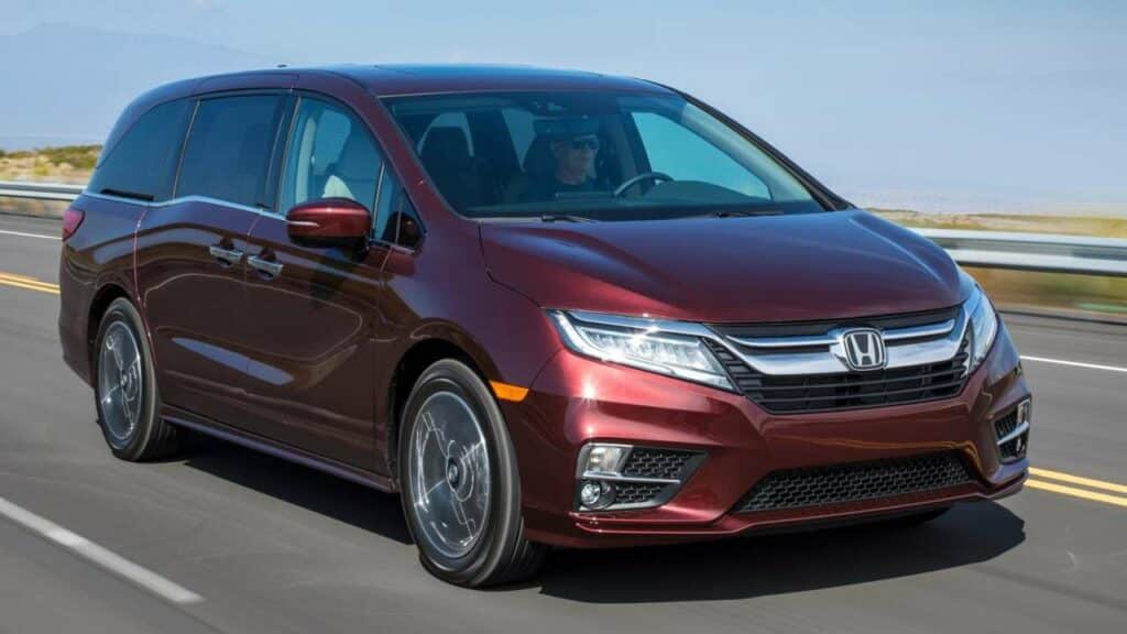 Honda-Odyssey-2019-seat-belt-buckles