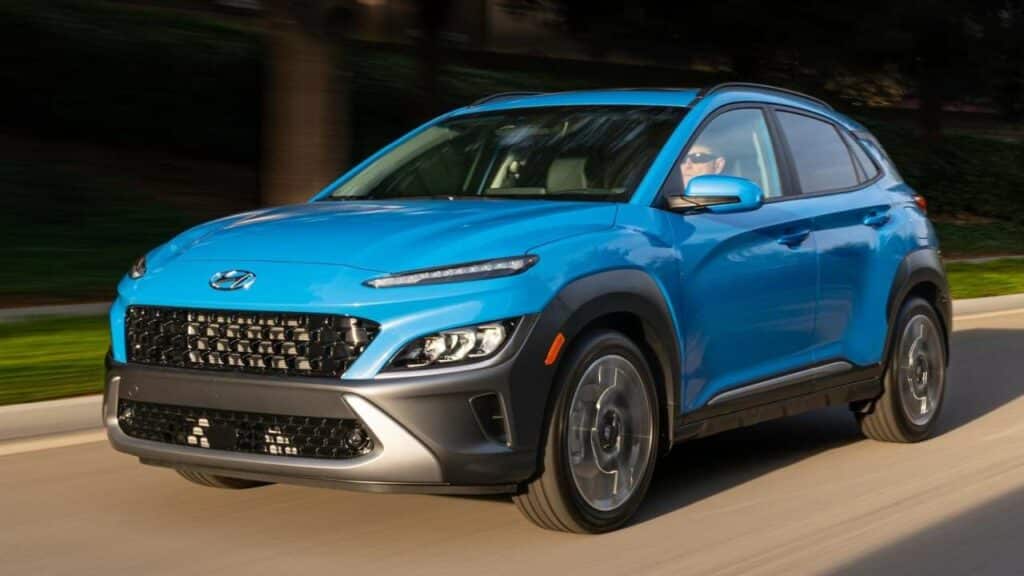 Hyundai-Kona-2023-seat-belt-buckles