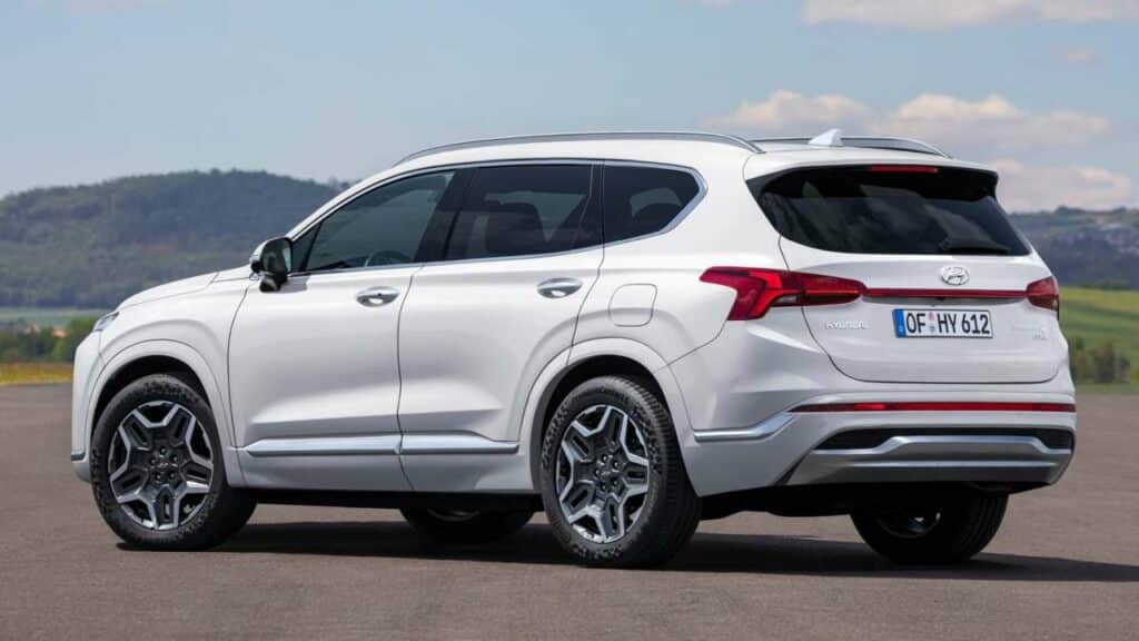 Hyundai-Santa-Fe-2022-fuel-leak-fire