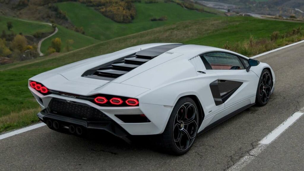 Lamborghini-Countach-2022-bonding-glass