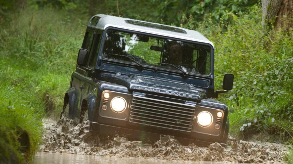 Land-Rover-Defender-2012-front-stabilizer