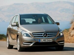 Mercedes-Benz-B-Class-2012-a
