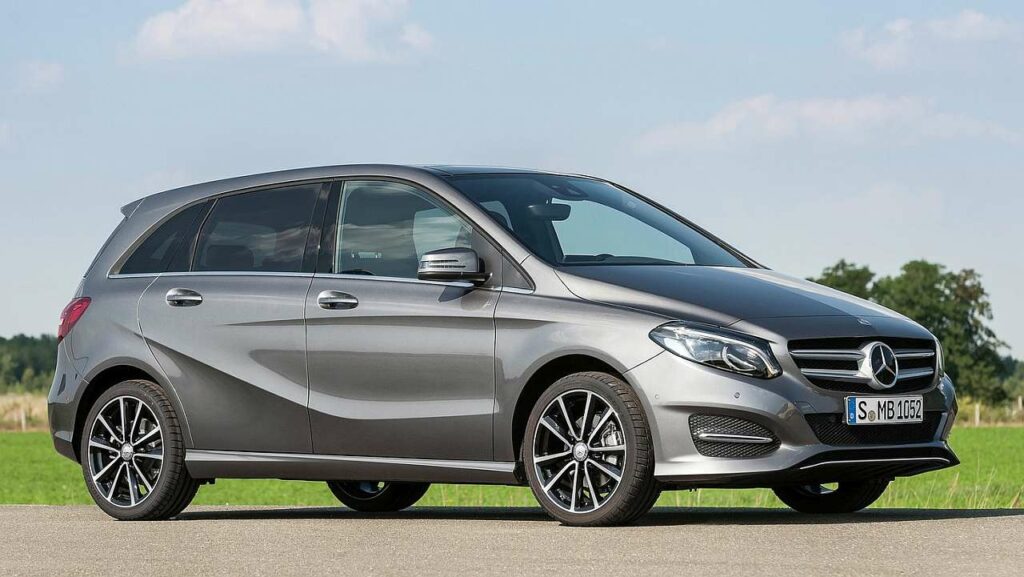 Mercedes-Benz-B-Class-2016-steering