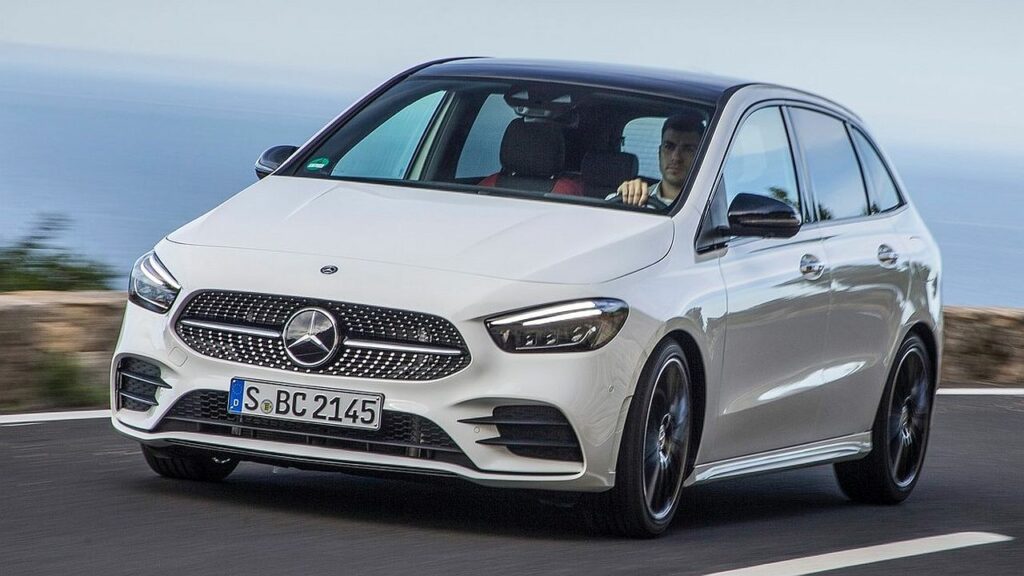 Mercedes-Benz-B-Class-front-seat