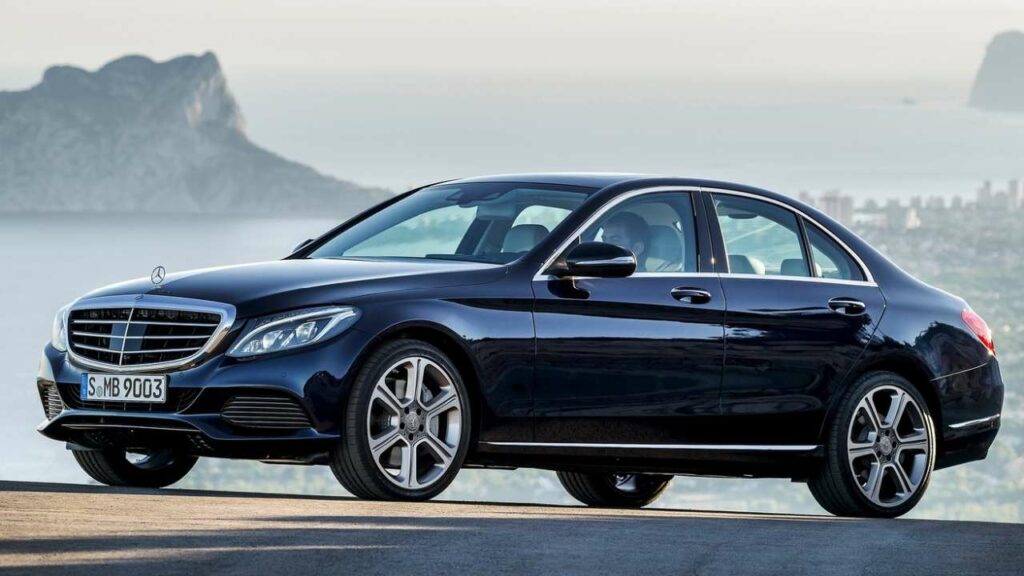 Mercedes-Benz-C-Class-2017-coolant-pump-fire