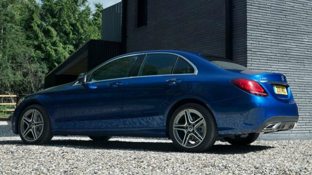 Mercedes-Benz-C-Class-2020-Fuel-leak-fire