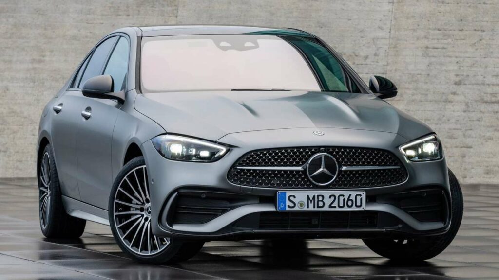 Mercedes-Benz-C-Class-2021-charging-cable