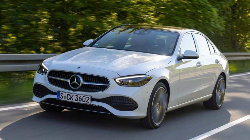 Mercedes-Benz-C-Class-2021-windscreen