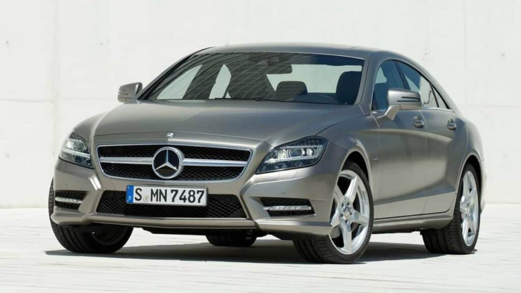 Mercedes-Benz-CLS-2012-steering