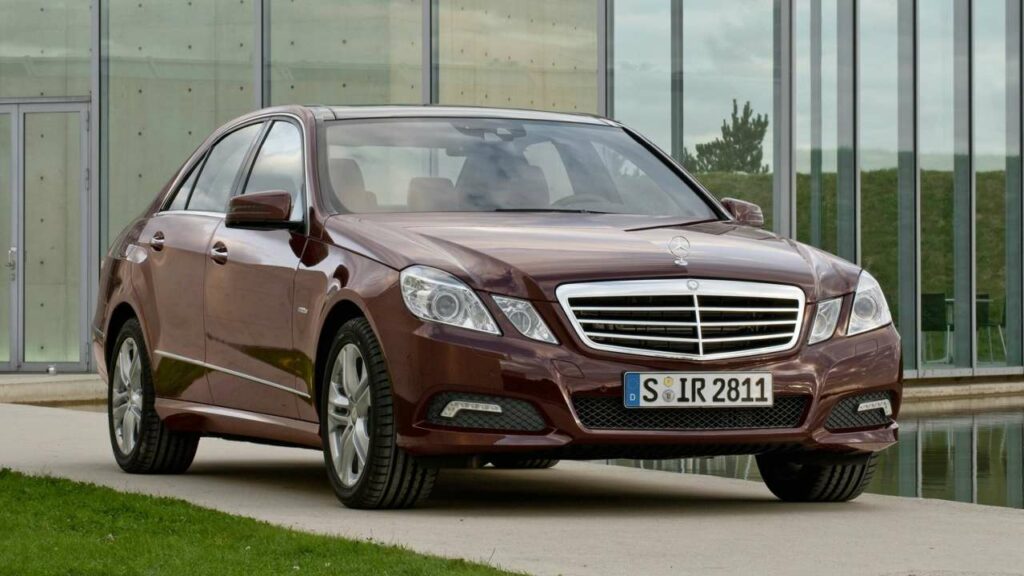 Mercedes-Benz-E-Class-2010-steering
