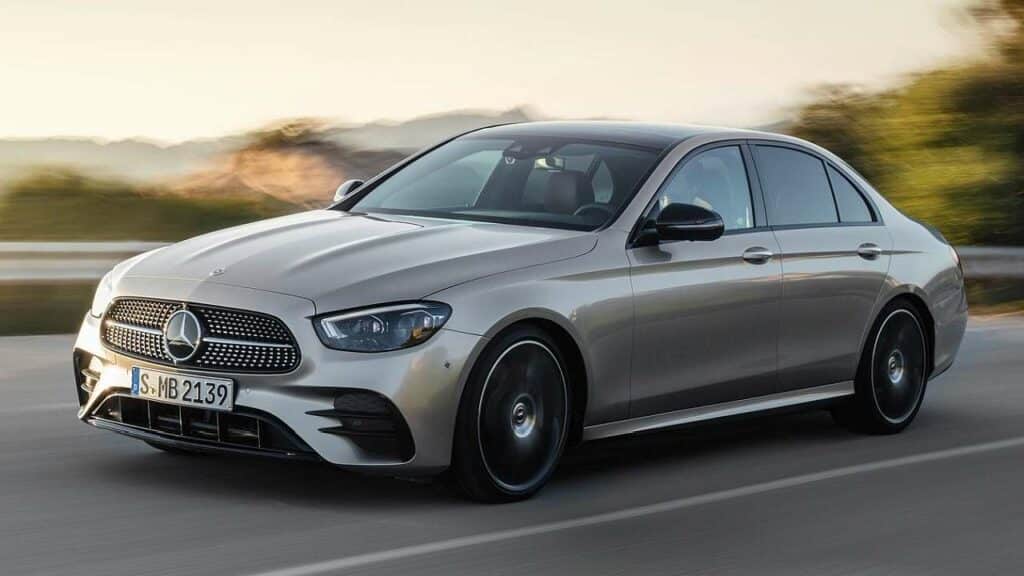 Mercedes-Benz-E-Class-2020-parking-assistance