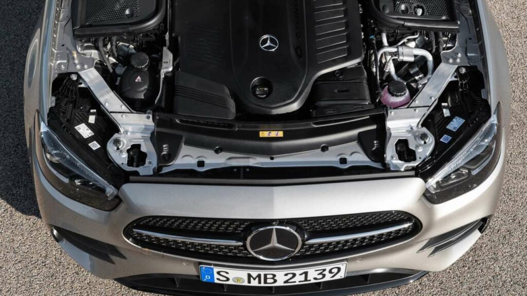 Mercedes-Benz-E-Class-fire-engine-compartment-kba