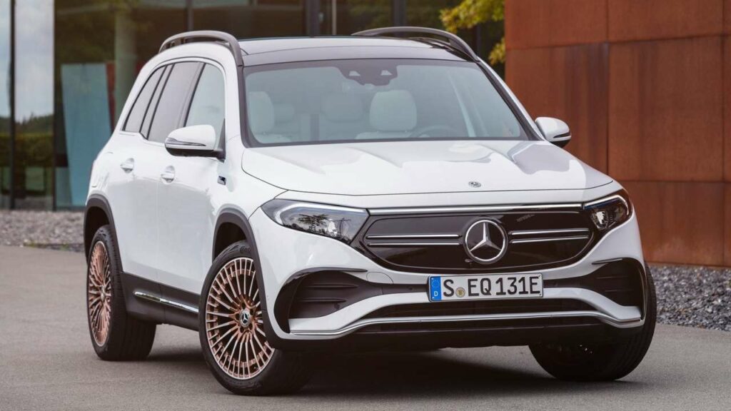 Mercedes-Benz-EQB-2022-B-pillar-faulty