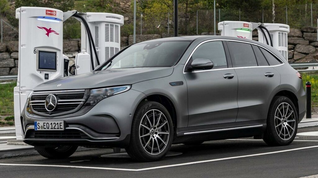Mercedes-Benz-EQC-rear-seat-back-lock