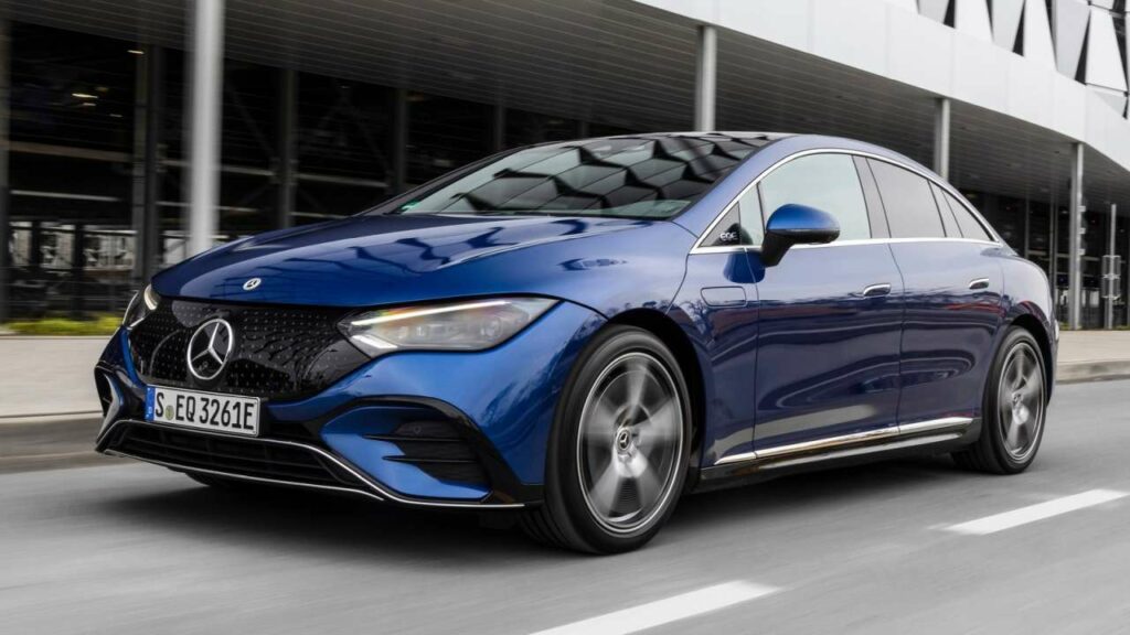 Mercedes-Benz-EQE-2023-windows-fall-out