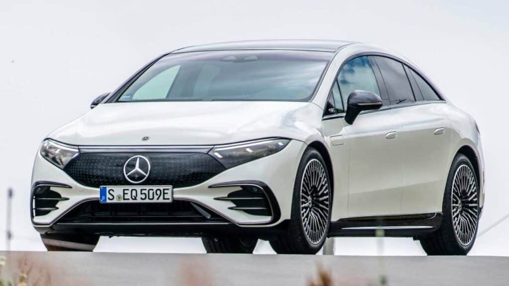 Mercedes-Benz-EQS-2021-brake-callipers