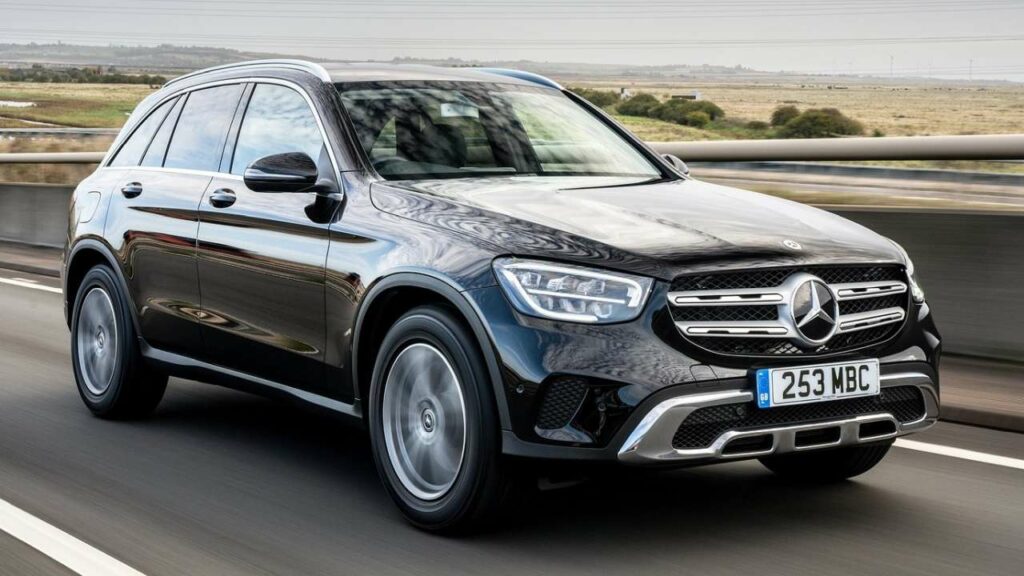 Mercedes-Benz-GLC-2021-charging-cable