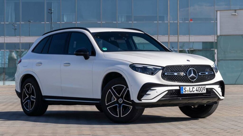 Mercedes-Benz-GLC-2023-trailer-coupling-device